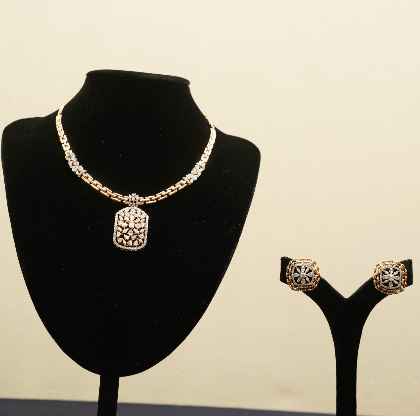 Aurevo Floral Emblem Set