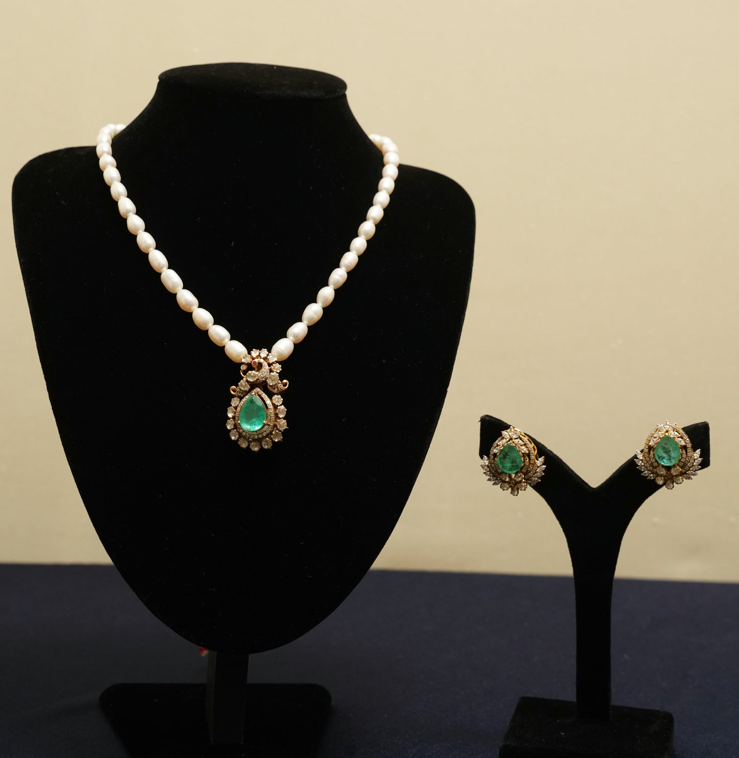 Pearl Emerald Elegance Necklace Set