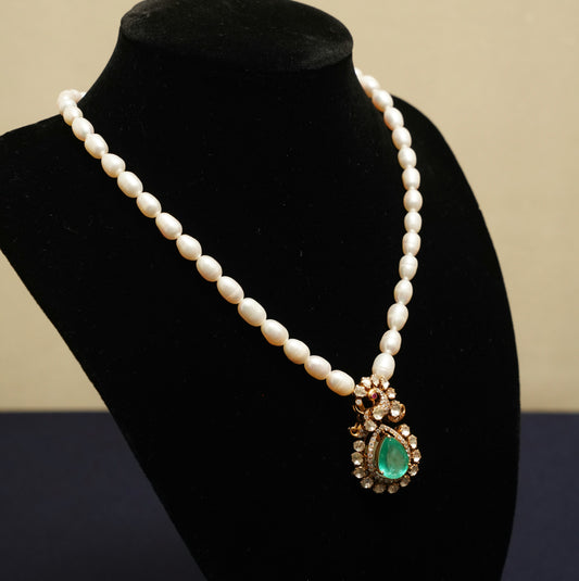 Pearl Emerald Elegance Necklace Set