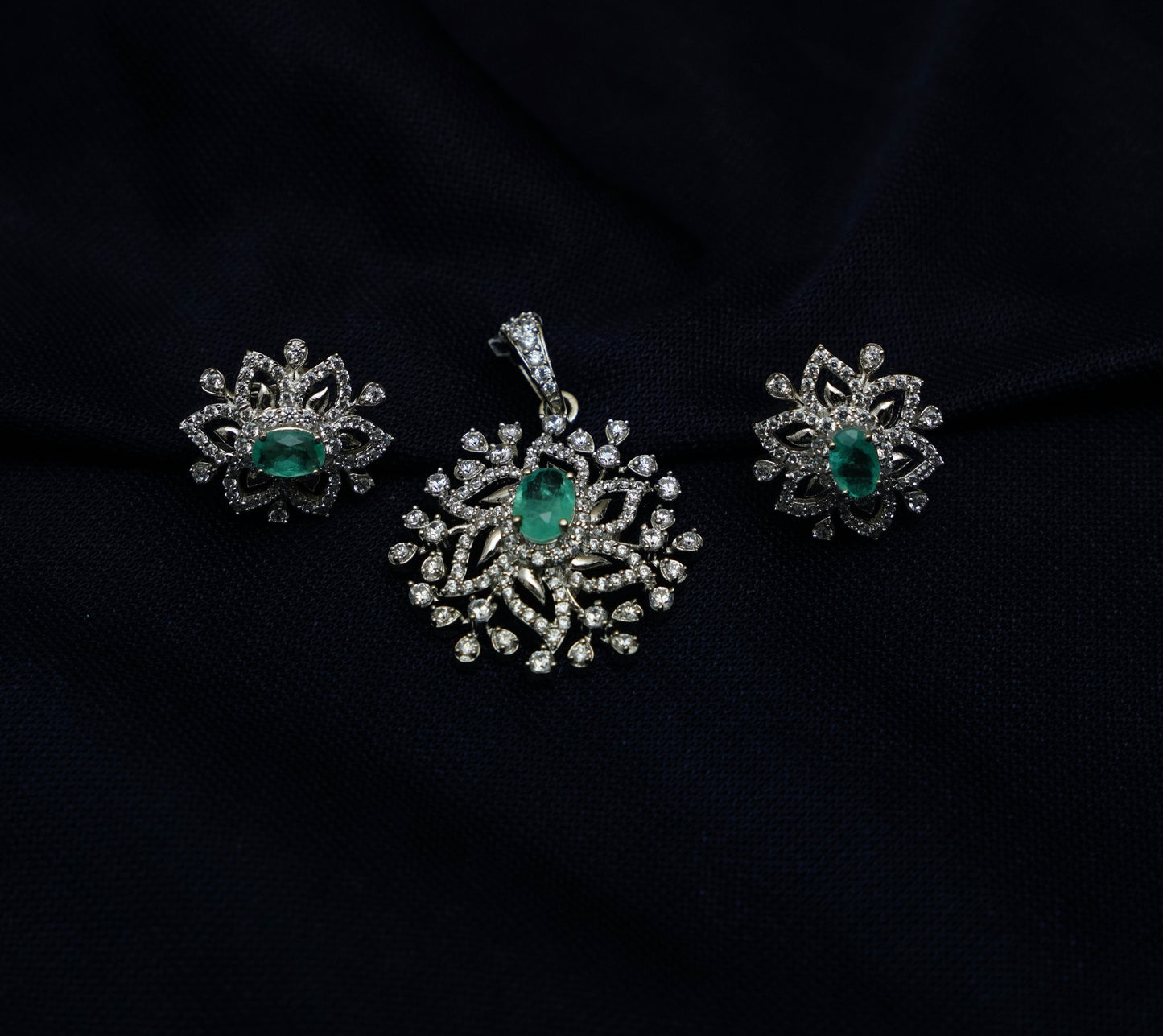 Verdant Green Blossom Pendant Set