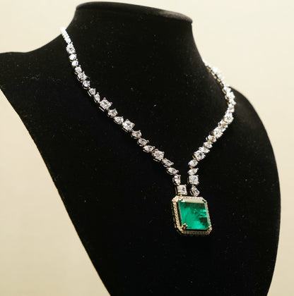 Emerald Crest Necklace Set
