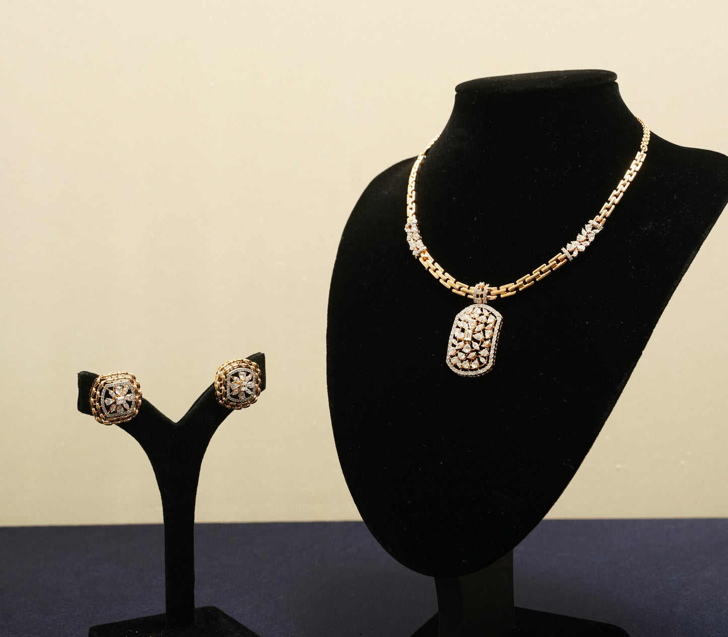 Aurevo Floral Emblem Set