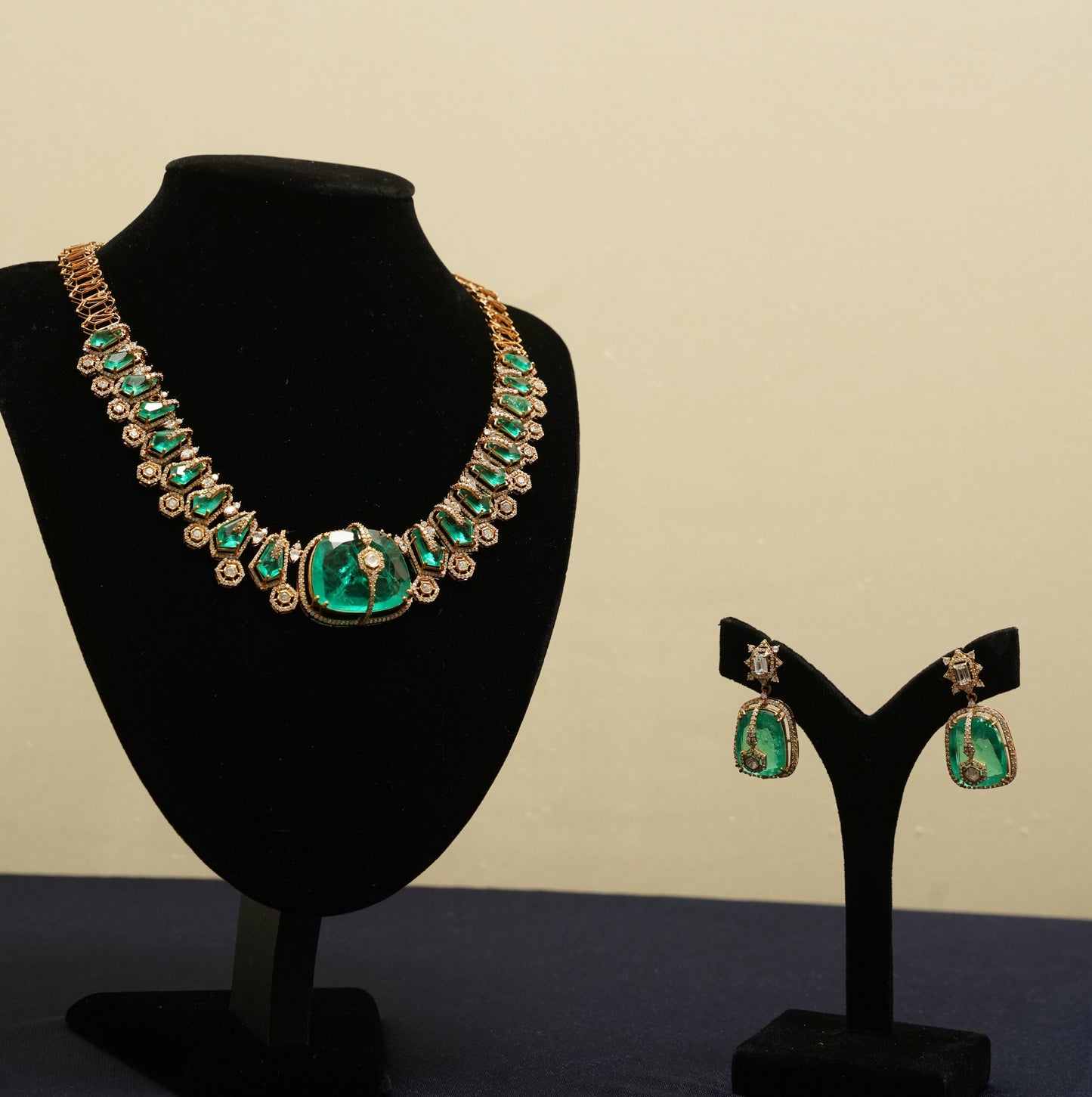 Emerald Royale Polished Necklace & Earring Set