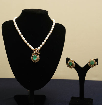 Pearl Emerald Elegance Necklace Set