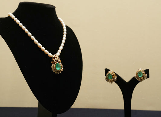 Pearl Emerald Elegance Necklace Set