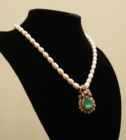 Pearl Emerald Elegance Necklace Set