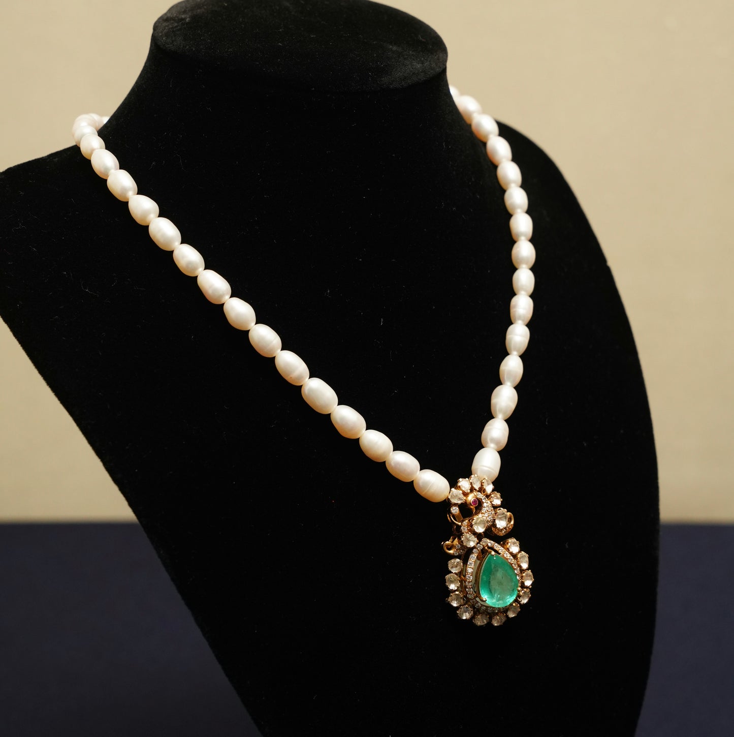 Pearl Emerald Elegance Necklace Set