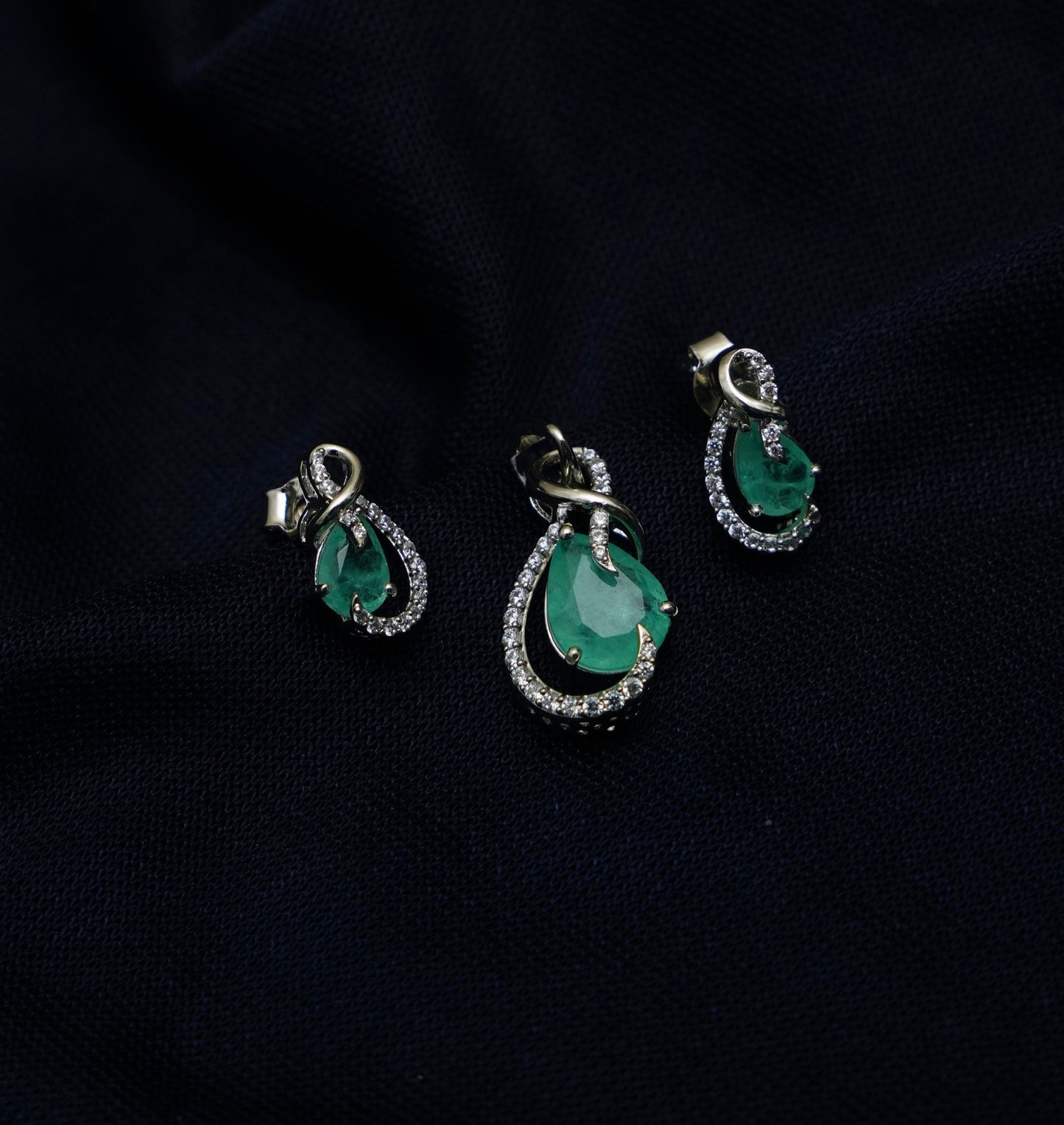 Emerald Glow Drop Pendant Set