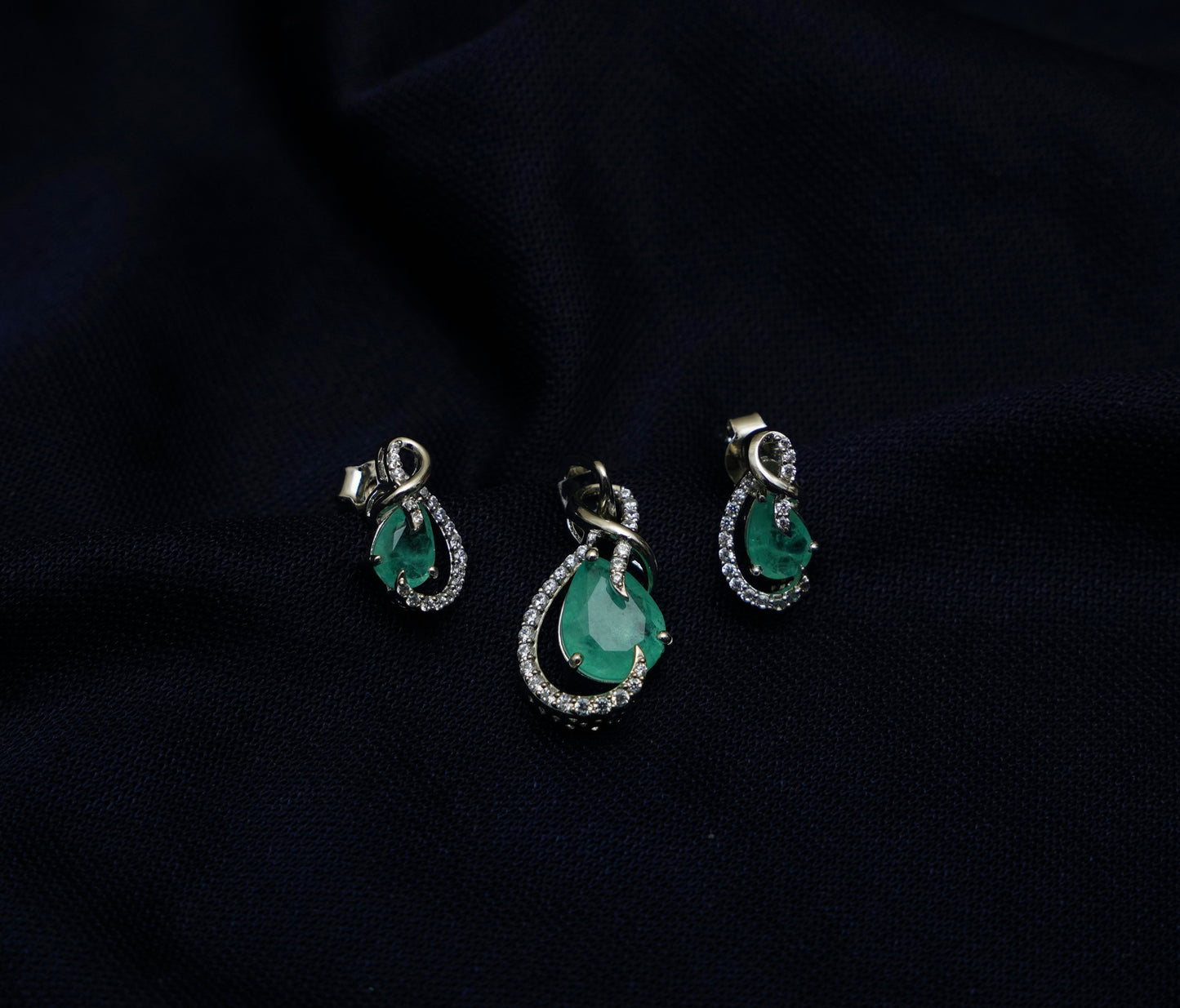 Emerald Glow Drop Pendant Set