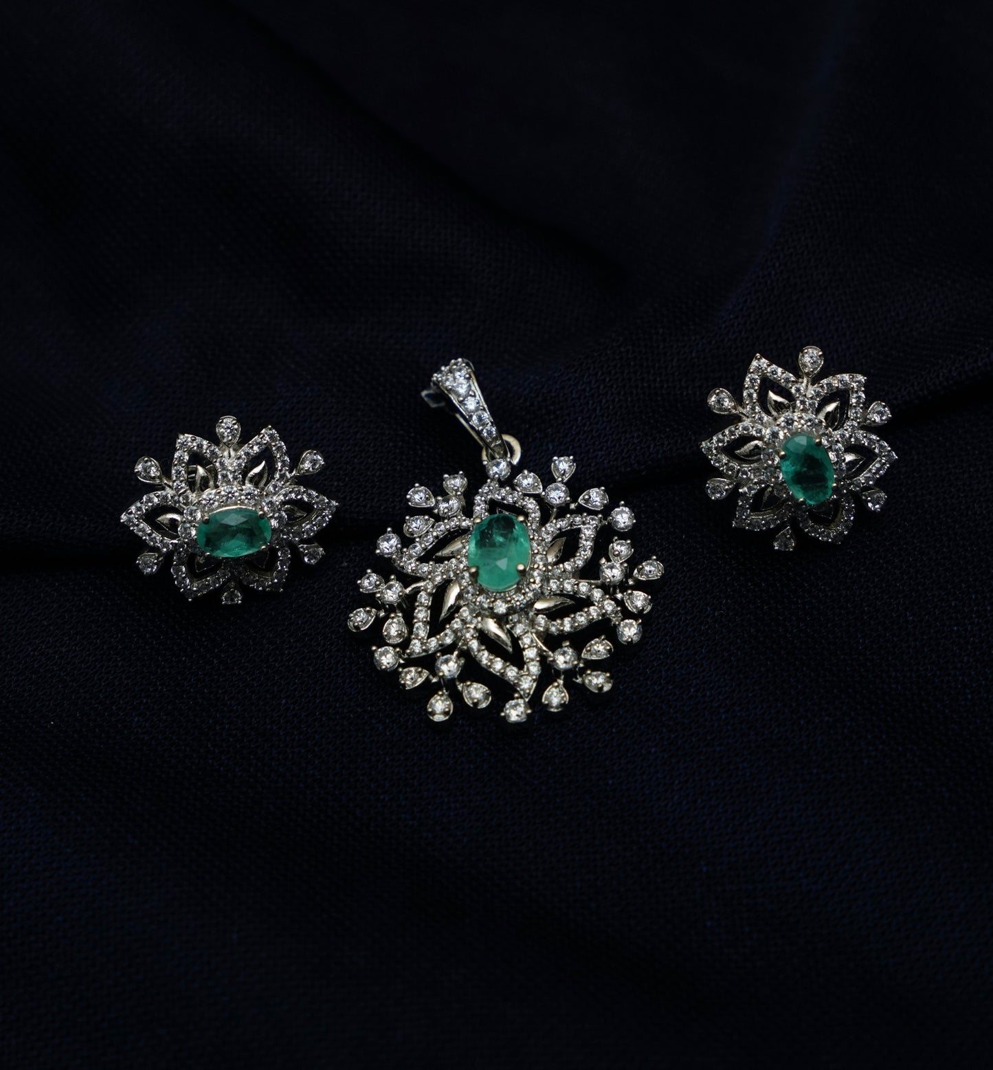 Verdant Green Blossom Pendant Set