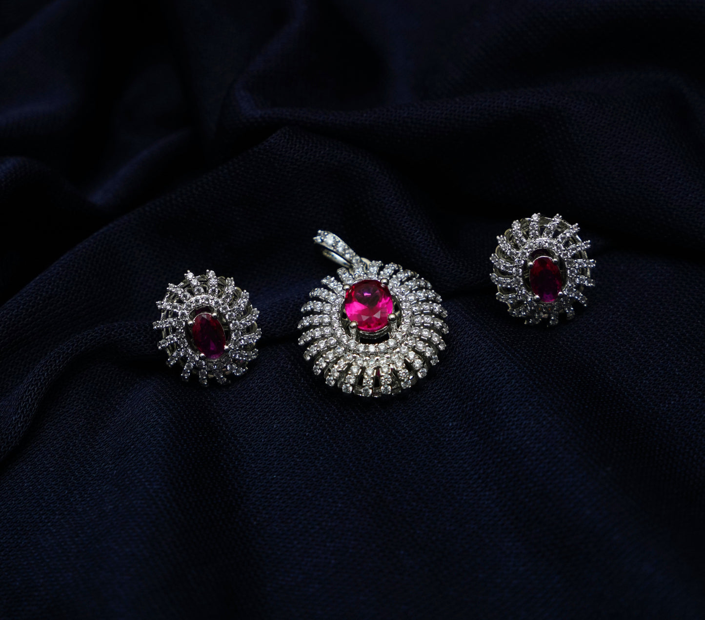 Rosalia Halo Crimson  Pendant Set