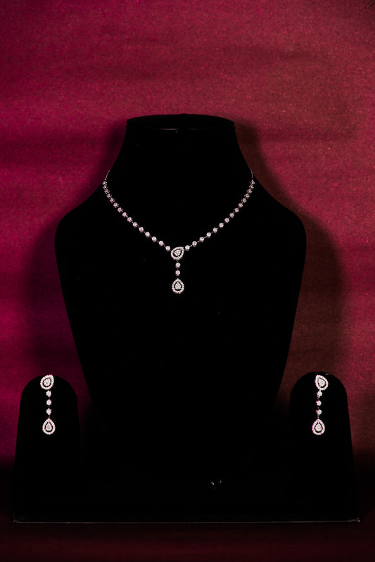 Teardrop Elegance – Silver Necklace & Earring Set